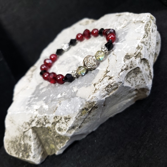 F16 Petite Wrist Blood Red Glass Bracelet Aurora Borealis Rose Handmade - Picture 12 of 12